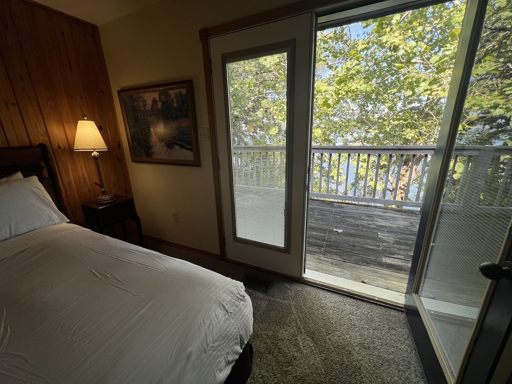 Lake view two bedroom, two bath Harbor North luxuryloft cottage with private hot tub overlooking Lake Ouachita. by RedAwning view 4