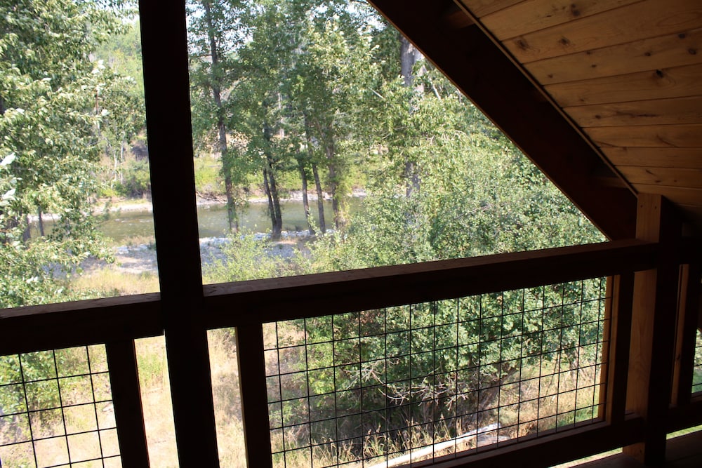 Methow River Lodge & Cabins