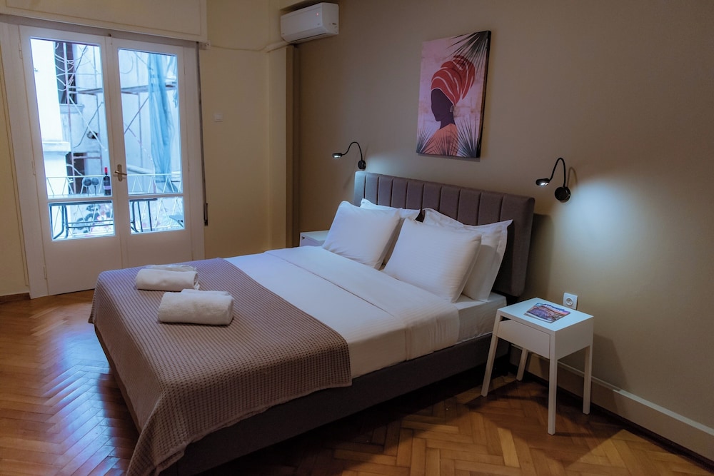 Plaka Apartment