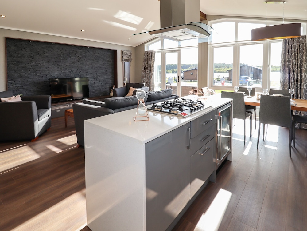 28 Delamere Point