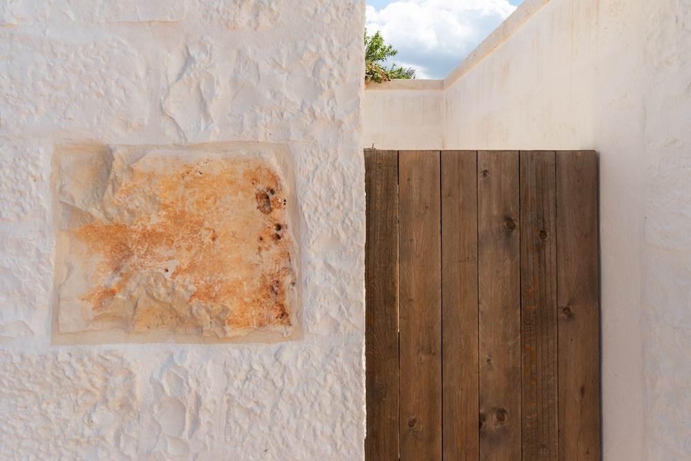 Trulli Pietra Rossa With Pool by Wonderful Italy