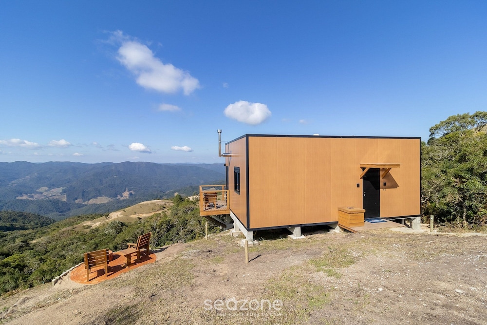 Charming Chalet With Fireplace and hot Tub! Vst044