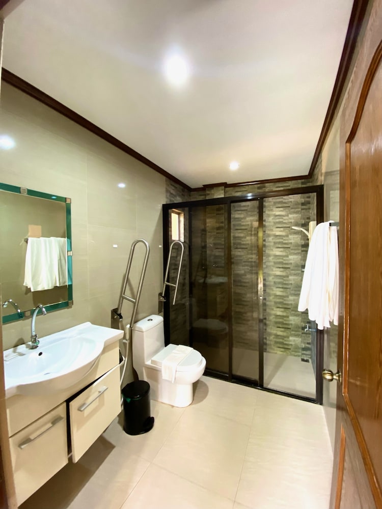 Anda White Beach Resort 43