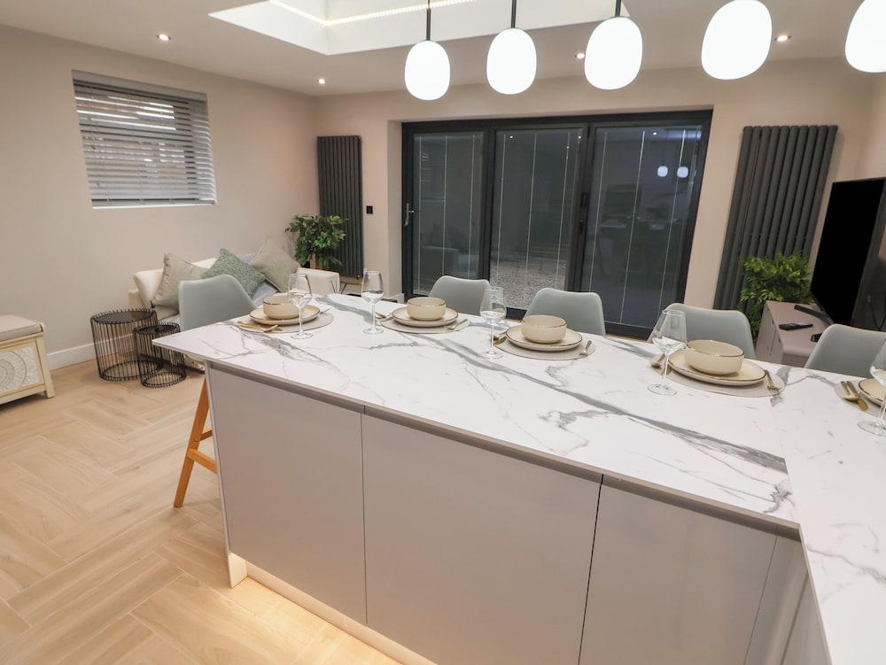 The Cloud House @ Upton by Chester