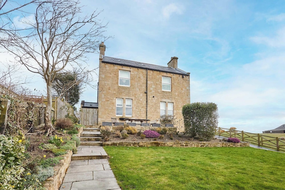 Mount Cottage, 5-beds, Sleeps 10, Pet Friendly
