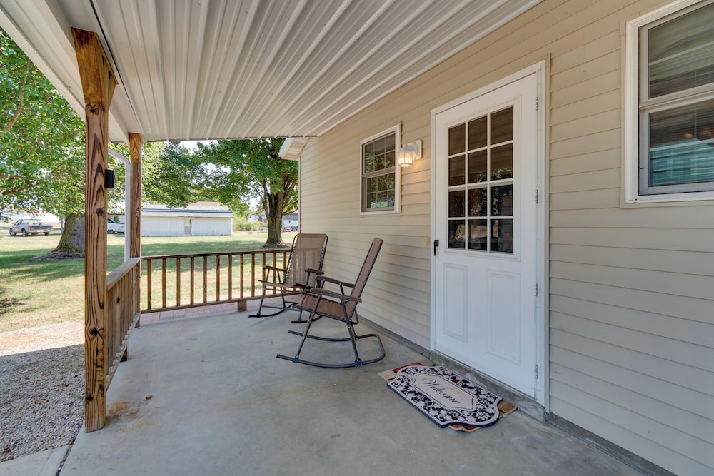 9 Mi to Effingham: Pet-friendly Rural Escape