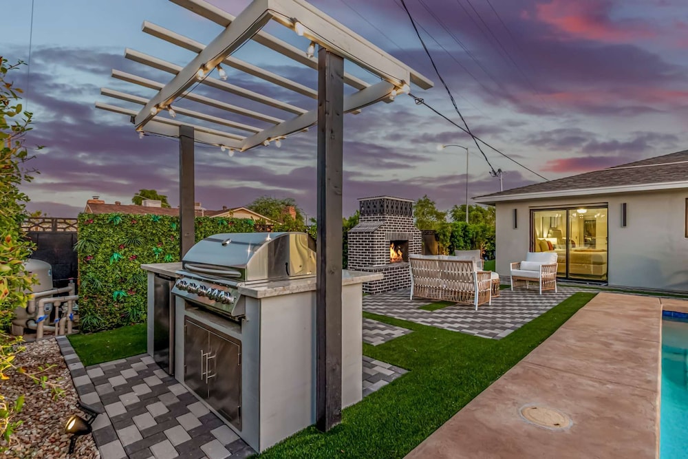 NEW The Kensington Custom Pool Al-fresco Living