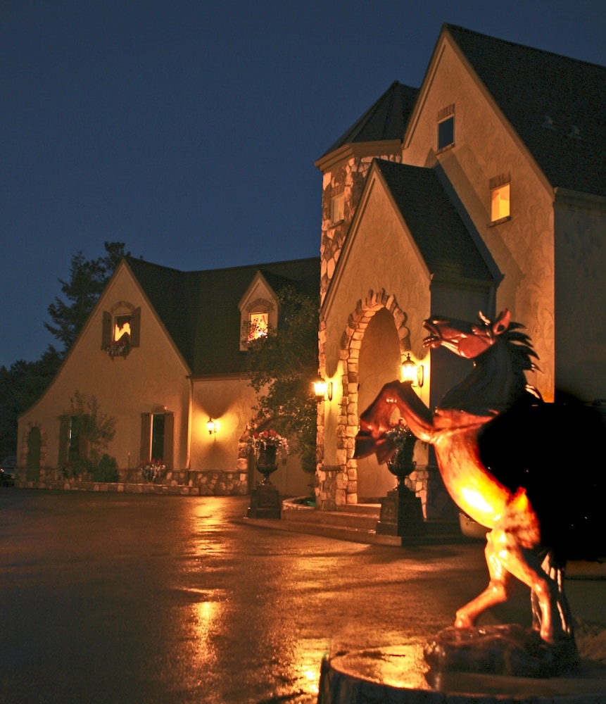 Arrowhead Manor Bed & Breakfast Inn & Event Center
