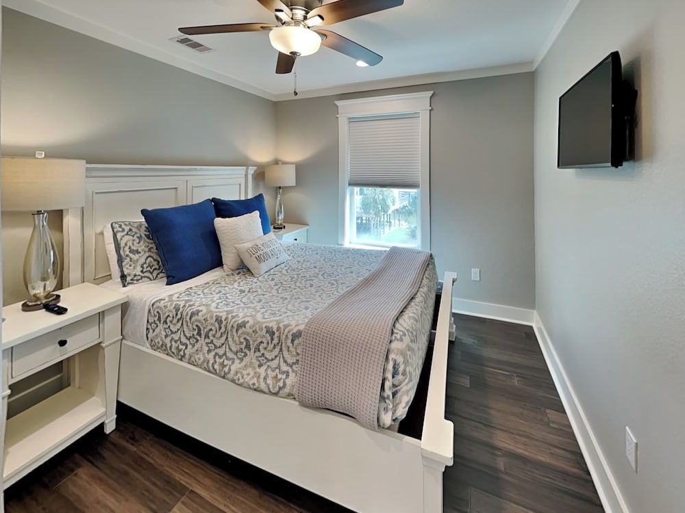 Rosé By The Bay by Ryson Vacation Rentals