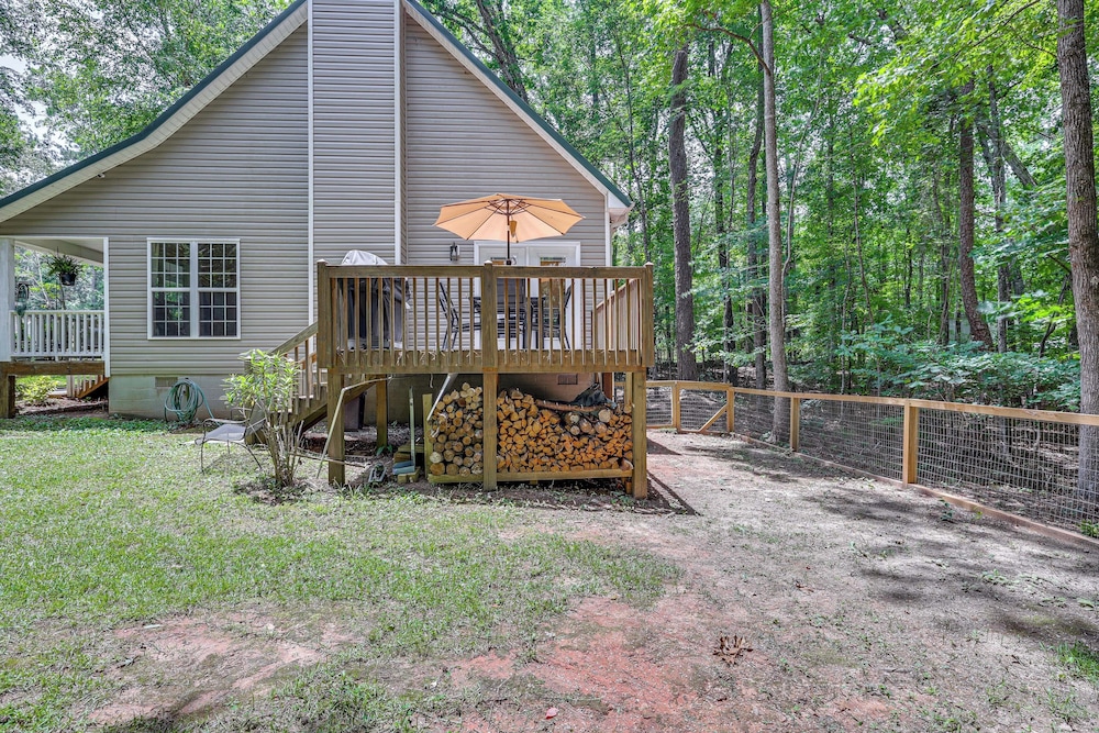 Fisher's Retreat Near Lake Thurmond: Tignall Home