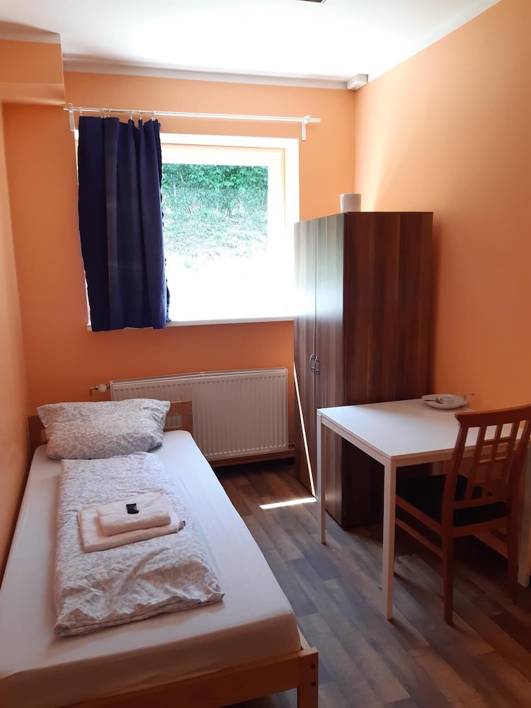 2-Rent Group Hostel Rooms&Apartments TUB19A