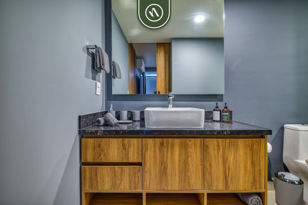 Luxury 2 BR Condo in the Jungle - Oceanview Pool