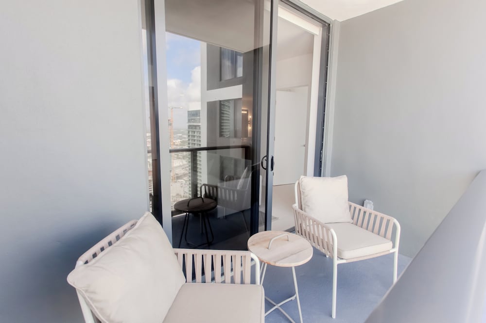 Luxurious Downtown Escape