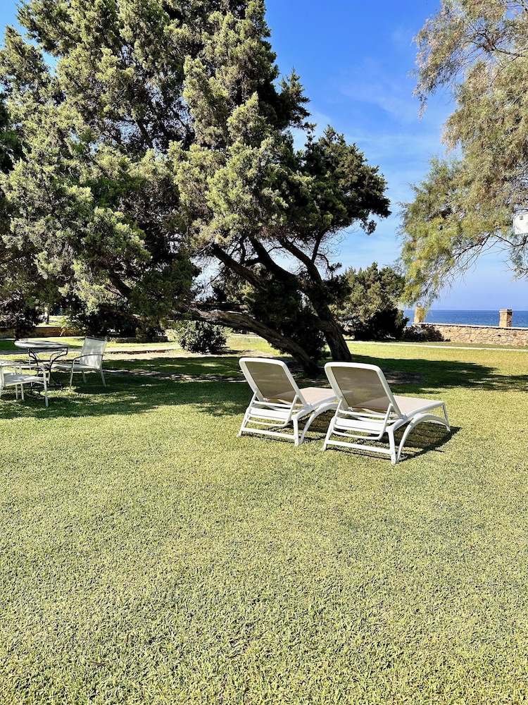 Genari Beach Apartments Garden View Retreat