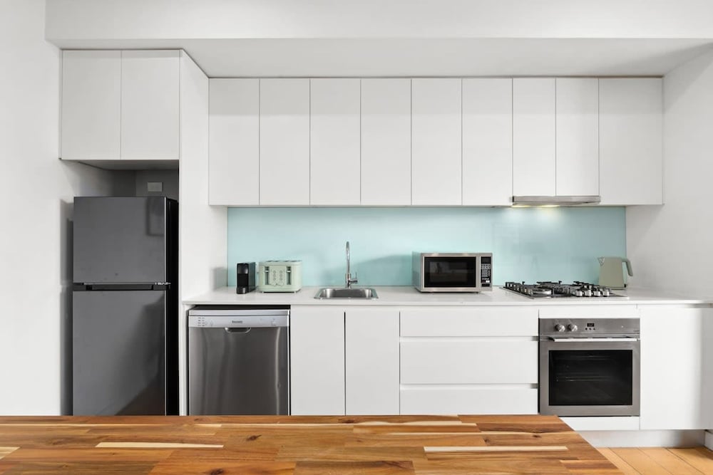 Central Charming 2 Bedrooms With Balcony Aircon