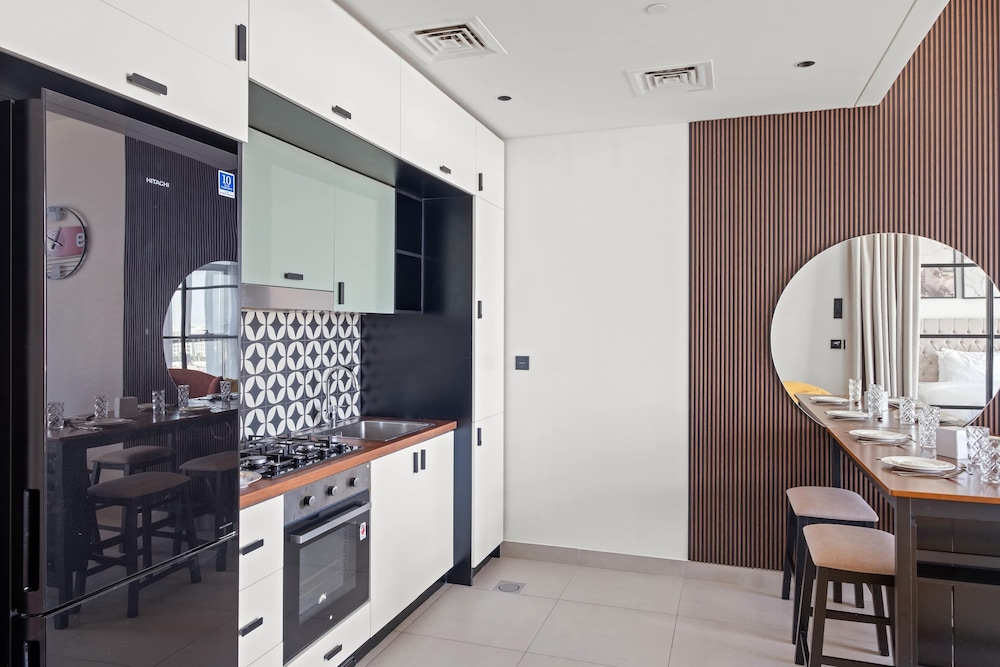Elegant 2-bedroom in Dubai Hills With Pool and gym