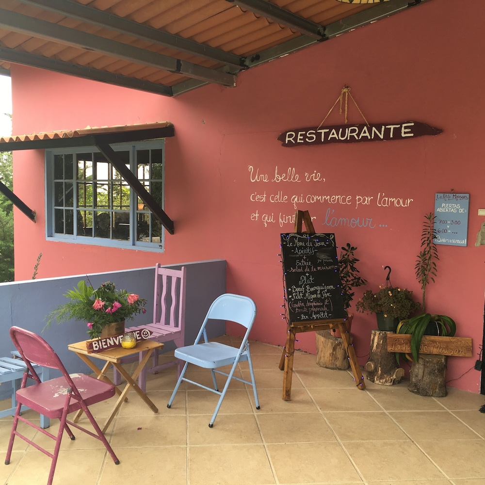 La Petite Maison Cabañas & Hostal