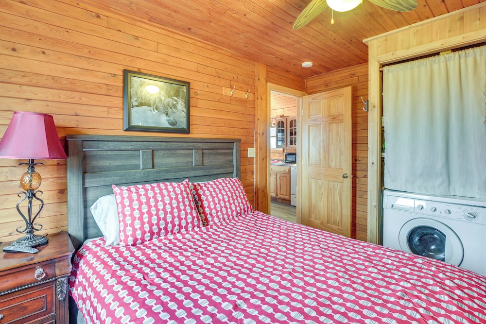 All-season Long Lake Base Camp! Family Cabin