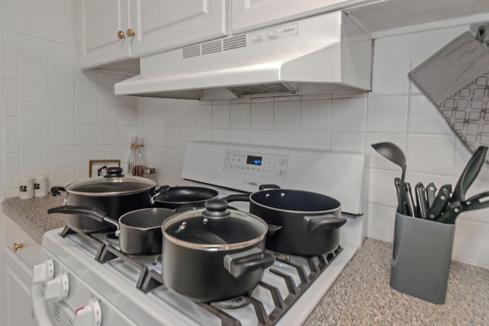 Modern 3BR Condo - Heart of ATL