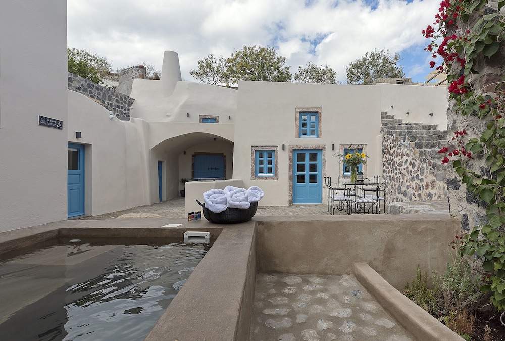 Alluvial Santorini Suites