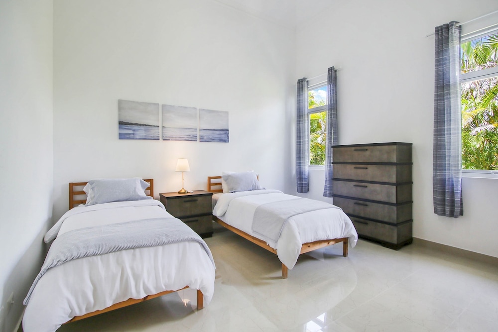Luxury Golf Villa in Bavaro Cocotal Palma Real Pool Jacuzzi Staff