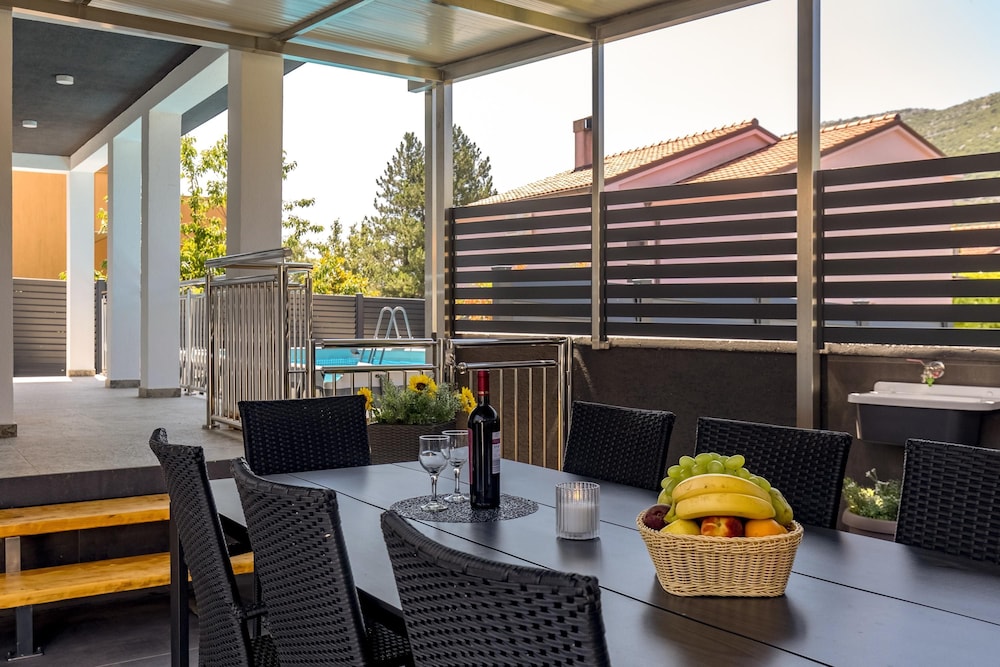 Pool House Beba Tribalj Lake