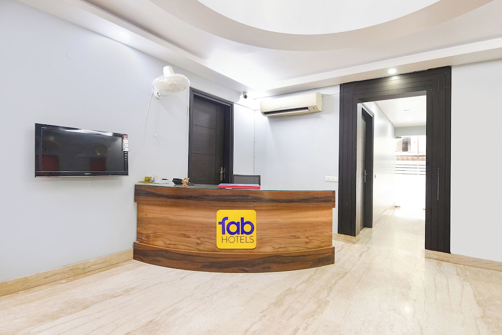 Fabhotel Daffodils