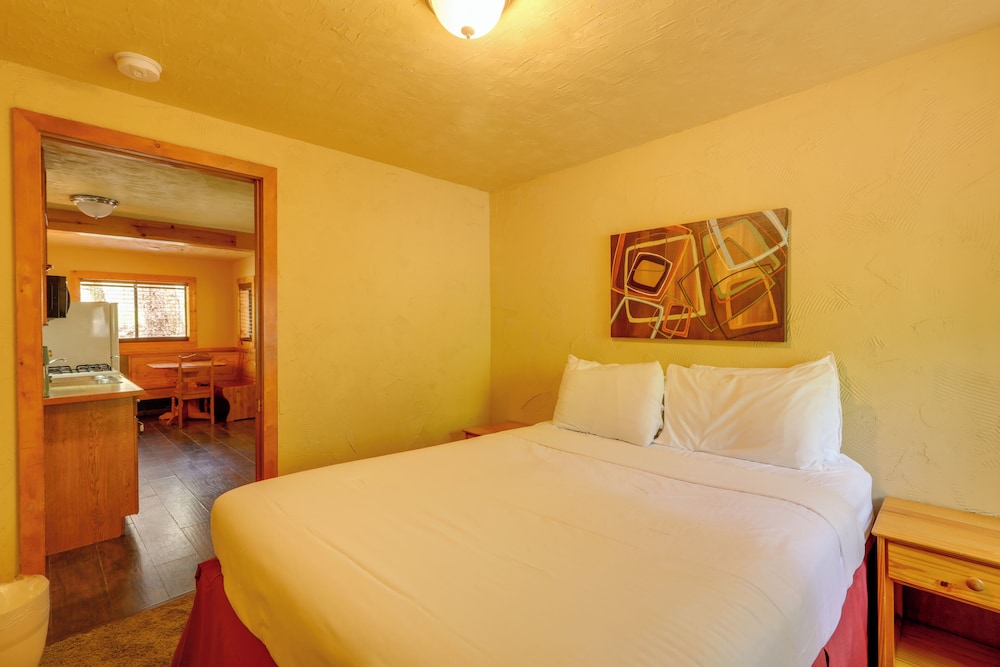 Charming Sedona Cabin: Hike, Fish & Swim On-site! view 5