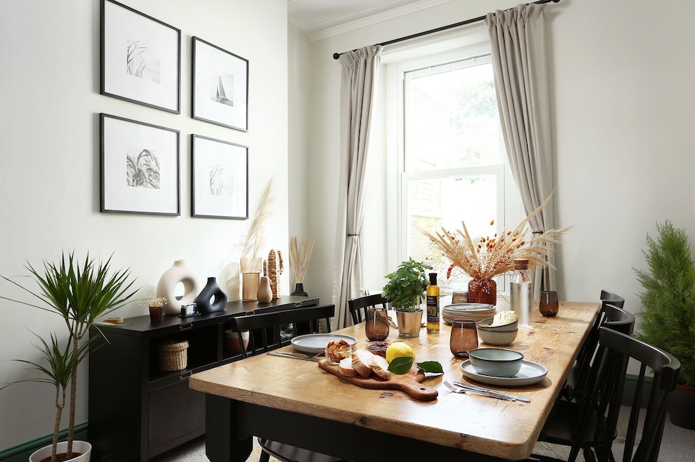 Host Stay Sussex Place view 3