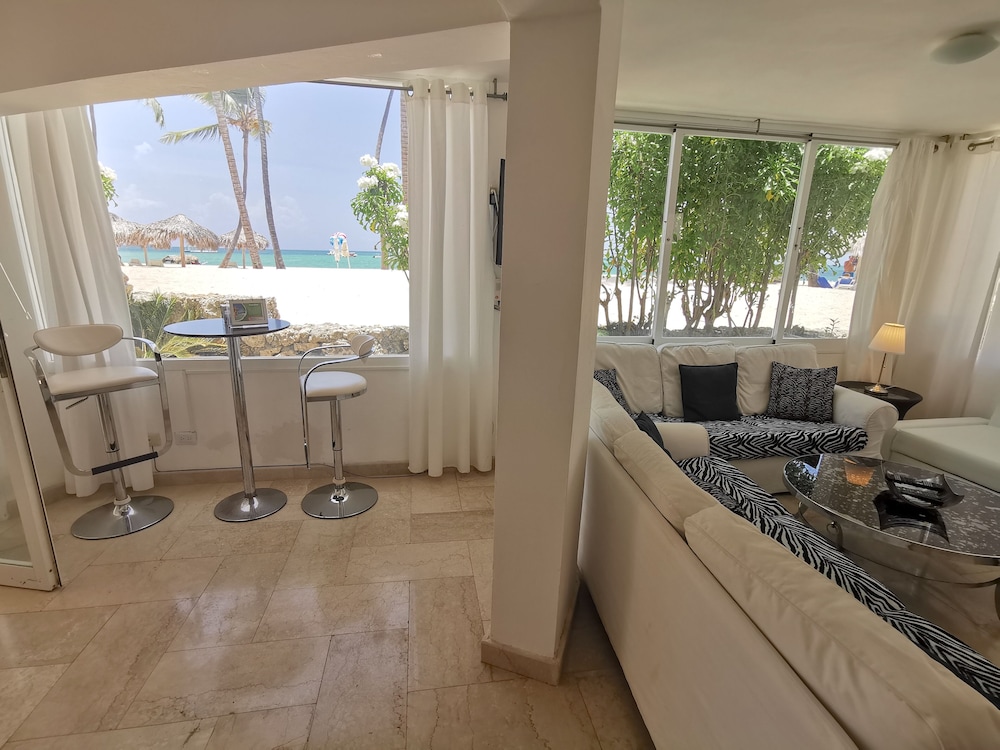 Los Corales Tropical Beach Resort & SPA
