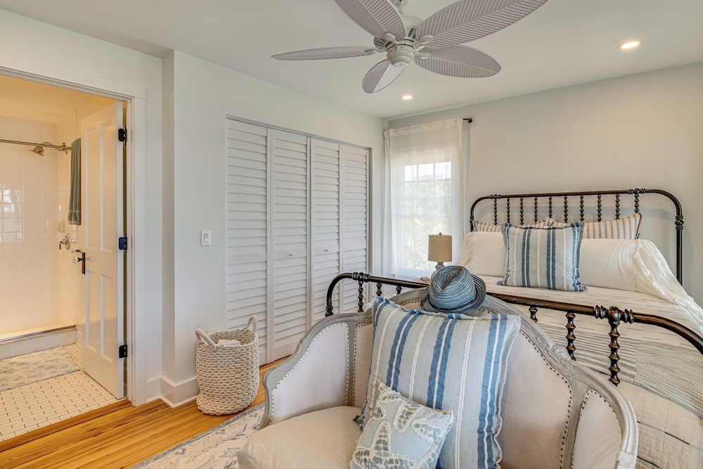 Luxe Pine Island Living: Historic Old Florida Gem!