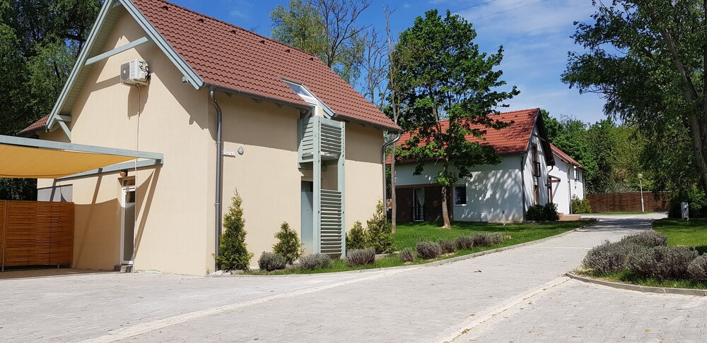 Kenese-Völgye Villahotel