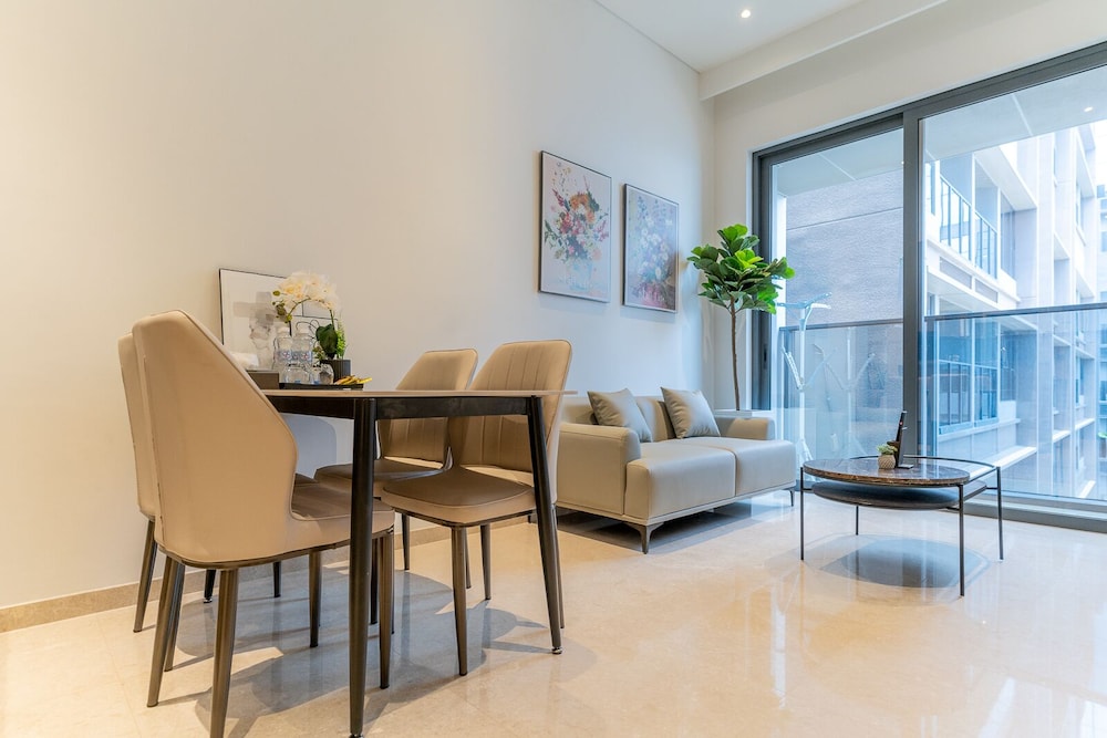 The MarQ Luxury 2BR Apt Central D1