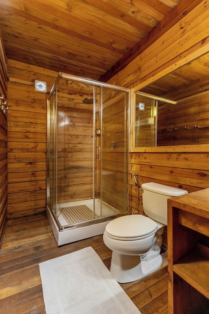 Alaya Stays Suro Woodcrest Chalet