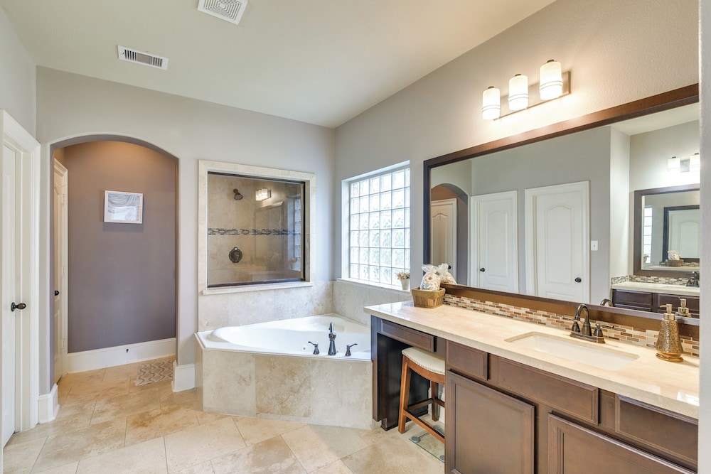 26 Mi to Houston: Spacious Home w/ Fenced Yard!