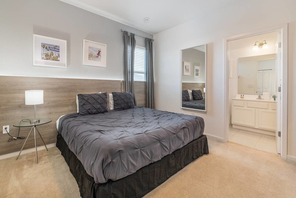 Stunning Luxury Home Near Disney - Image 4