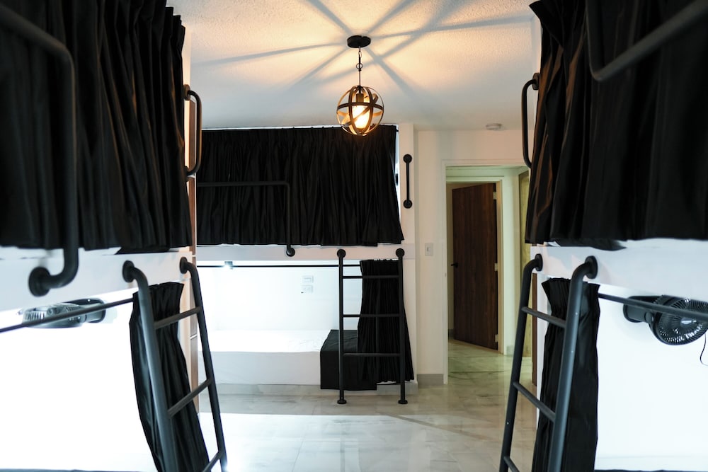 Qantic Lodging & Rooftop