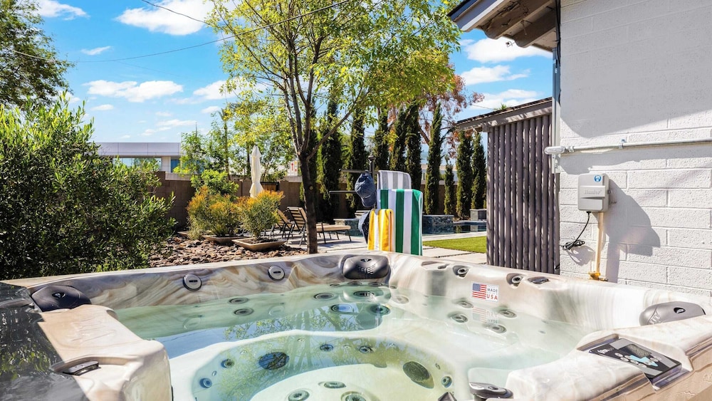 Near Camelback Mtn, Old Town, Trails, Golf + Spas w/ Pool, Hot Tub Camelback Casa by Avantstay