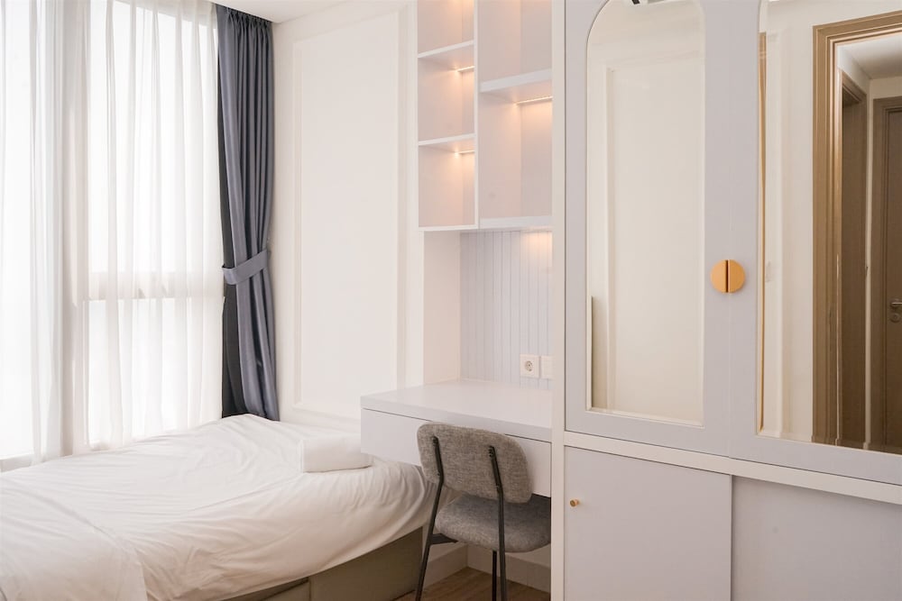 Cozy Living 2Br At Gold Coast Apartment
