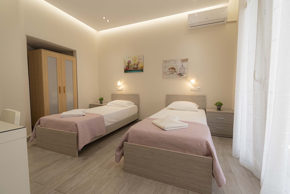 Sabbia Seafront Apartment 3 by Rentalspro