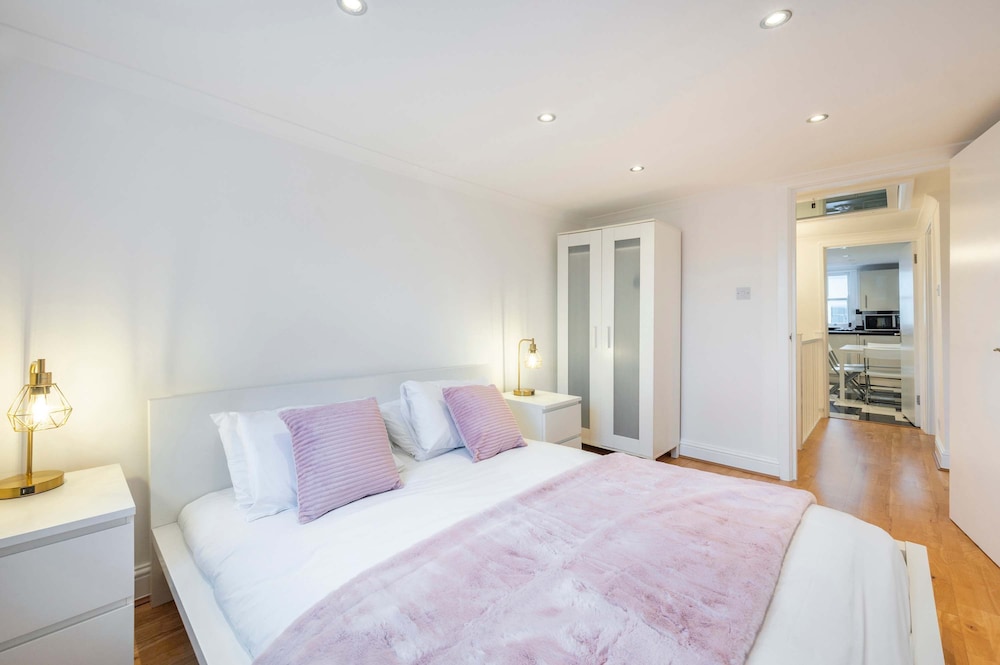 Above Beyond - Fitzrovia - by Frankie Says