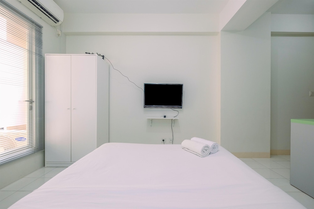 Contemporary Studio at Podomoro Golf View Apartment