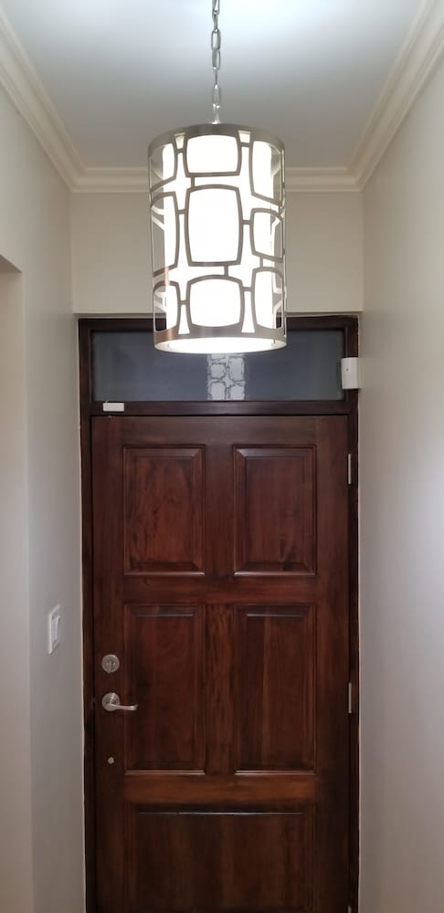 New Kingston Guest Apartment at Eight