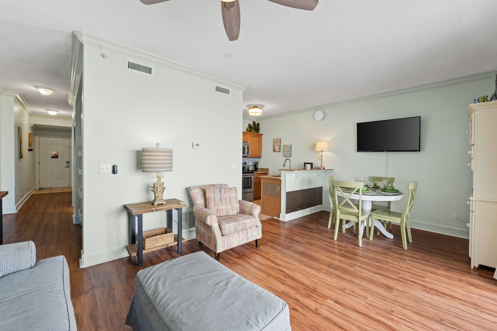 Twin Palms by Book That Condo