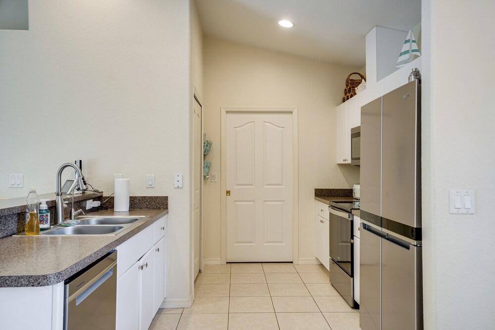 Family Haven w/ Pool! 8 Mi to Warm Mineral Springs