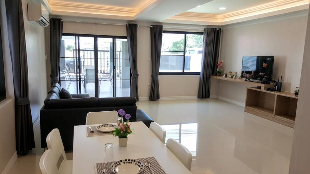Ban Sasithorn Huahin