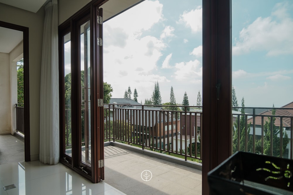 BreezeBlows City View 5BR with Pool + Familly Room