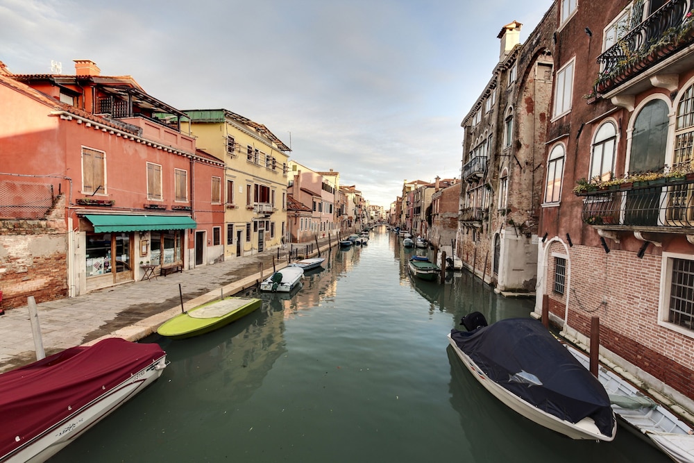 Venice Garden by Wonderful Italy