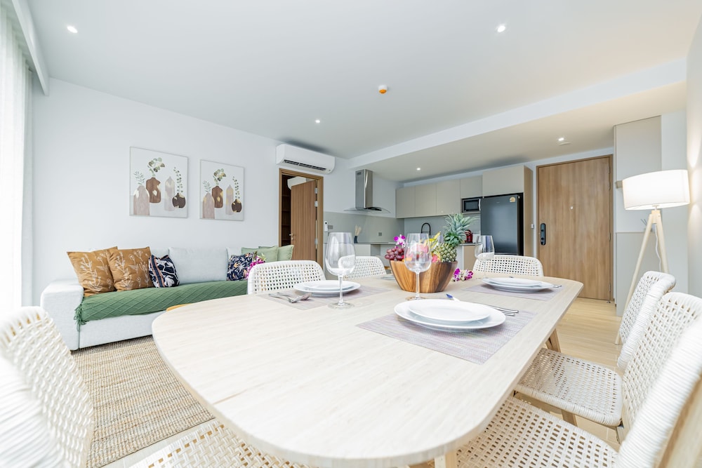 Beachside 2BR 200 m to BangTao beach