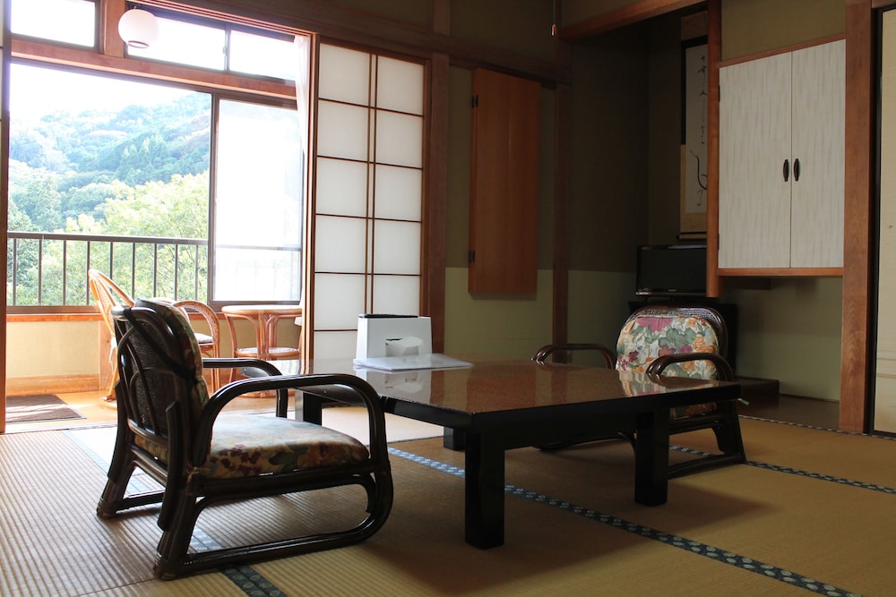 HOTEL LT Kitchen Yugawara view 2